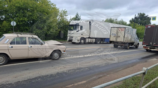 В Ново-Талицах женщина на «Волге» врезалась в «Газель»